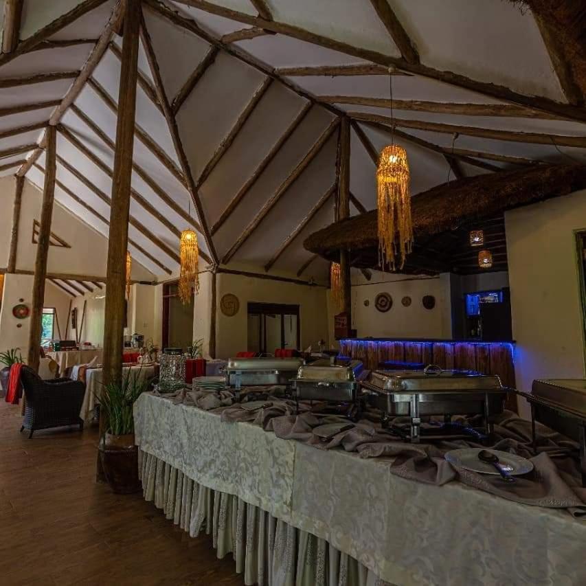 Gorilla Safari Lodge Rubuguli Bagian luar foto